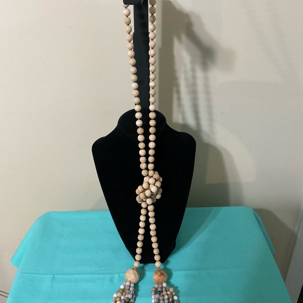 Chic Wooden Bead Necklace - Picture 2 of 3